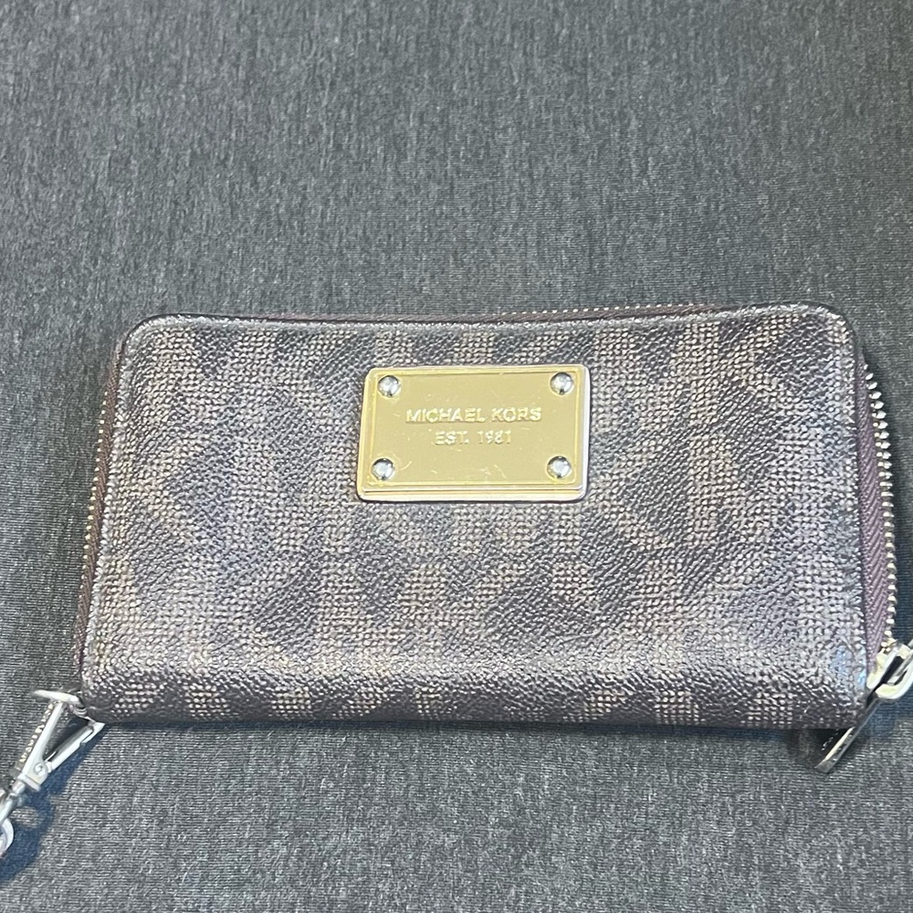 Michael Kors Small Wallet Wristlet